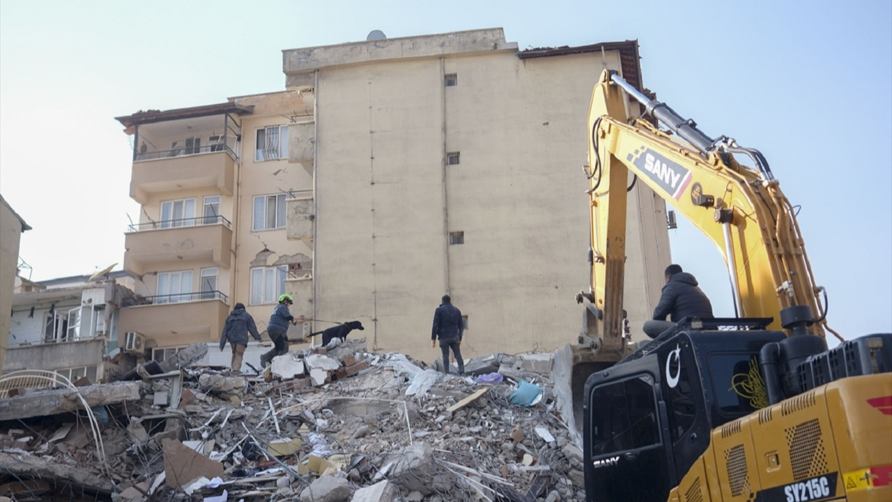 Şanlıurfa'da yıkılan binalara ilişkin 10 zanlıdan 4'ü tutuklandı
