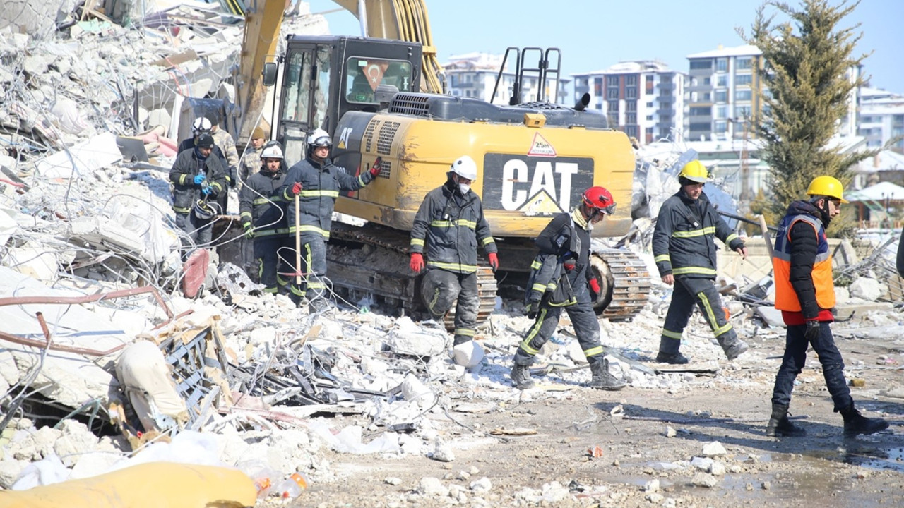 Kahramanmaraş'ta yıkılan binalara ilişkin 3 kişi tutuklandı