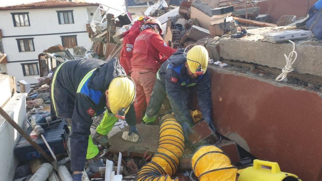 Zonguldak'tan 120 madenci deprem bölgesine destek için yola çıktı