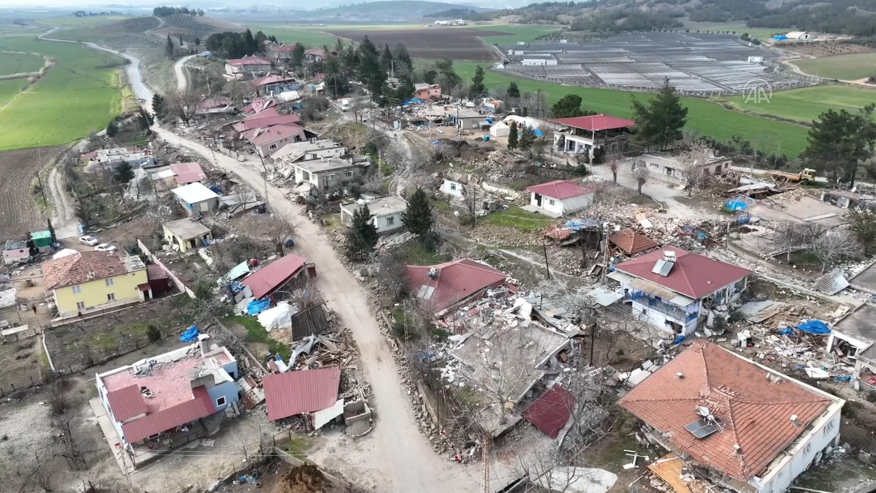 Depremler sonrası 55 haneli köyde sadece 3 ev ayakta kalabildi