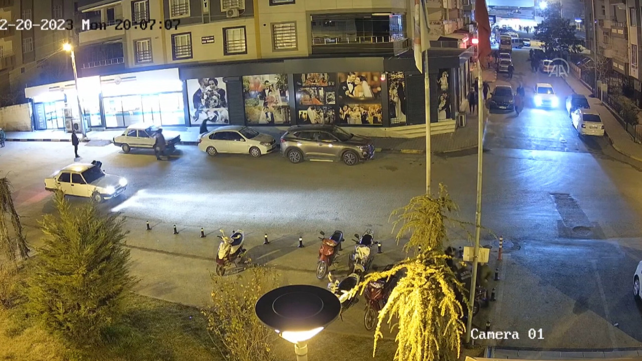 Gaziantep'te deprem anı güvenlik kamerasına yansıdı