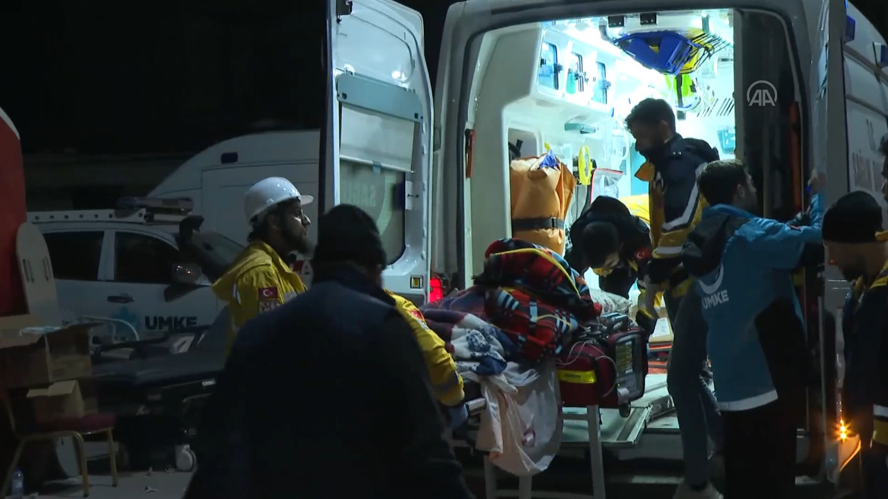 Hatay merkezli depremin ardından 2 hastane tedbir amaçlı boşaltıldı