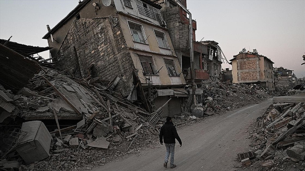 Depremlerden etkilenen il idarelerine ödenecek borçları ertelendi