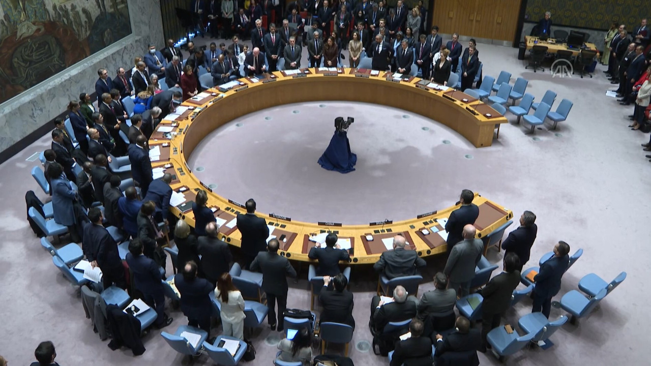BM Güvenlik Konseyi'nde Ukrayna için saygı duruşu krizi