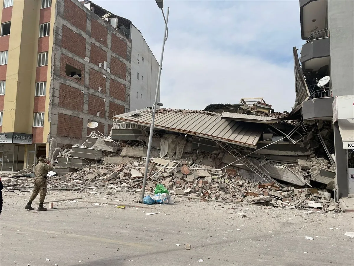 Malatya'daki 5,6 büyüklüğünde deprem sonrası ilk görüntüler