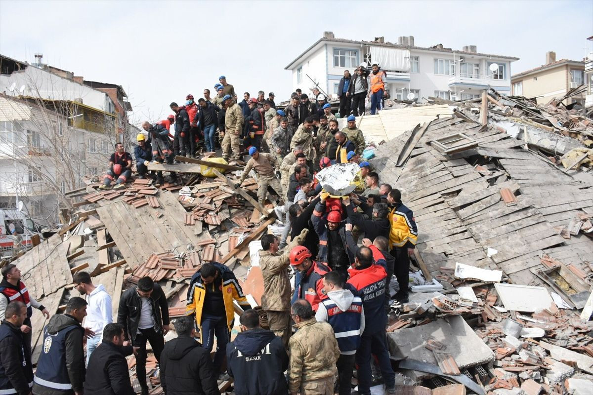 Malatya'daki 5,6 büyüklüğünde deprem sonrası ilk görüntüler