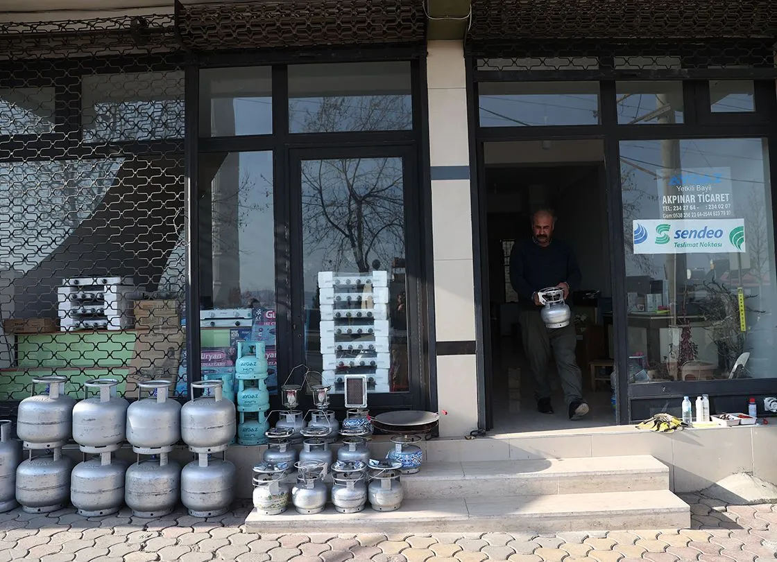 Kahramanmaraş'ta esnaf dükkanlarını açmaya başladı