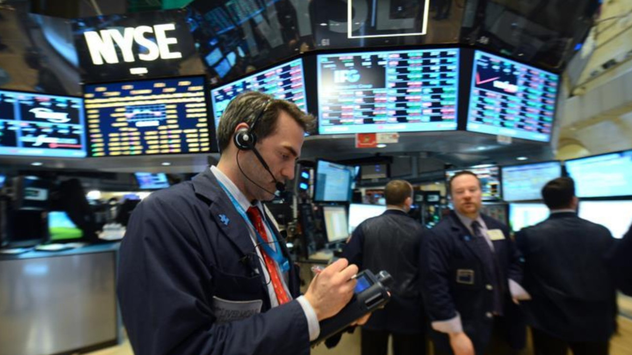 S&P 500, Nasdaq ve Dow Jones haftanın son işlem gününe düşüşle başladı