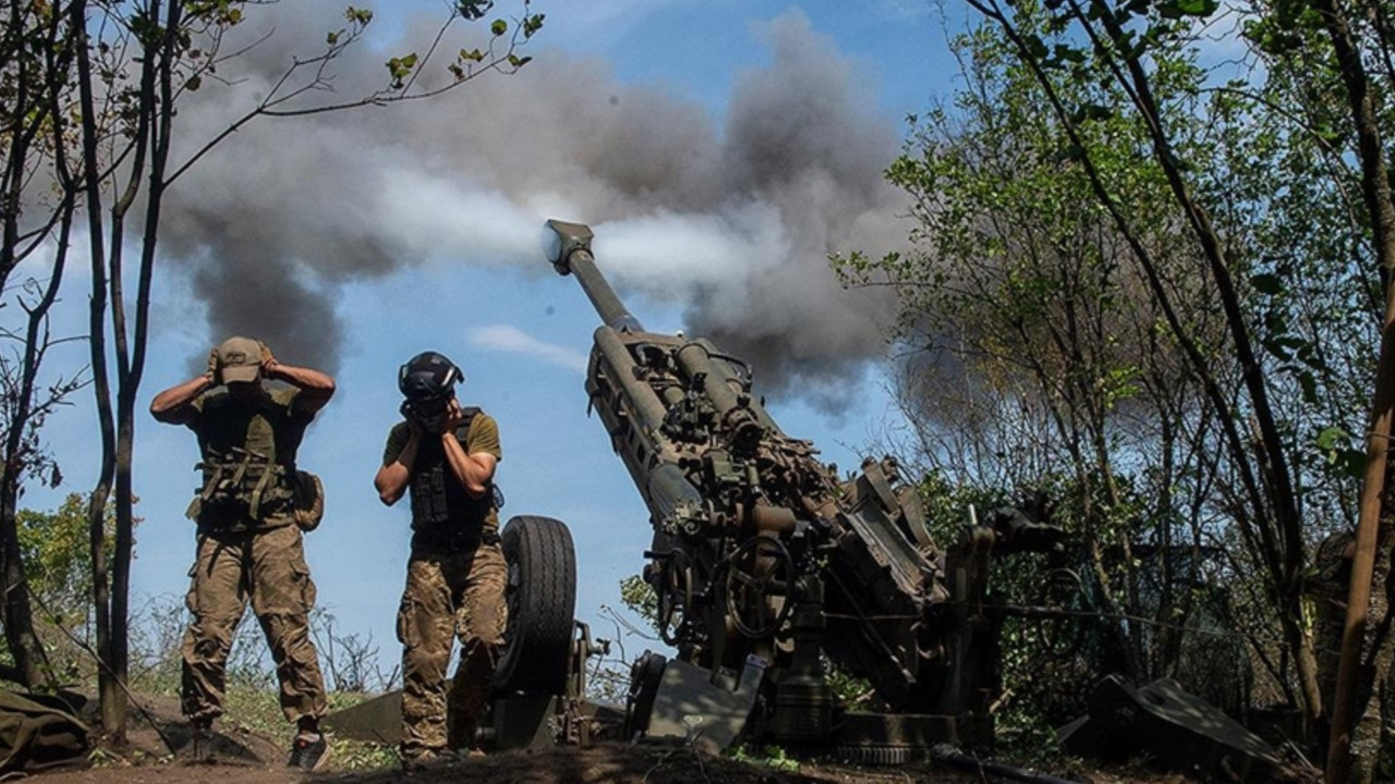 Ukrayna: Sivastopol'daki patlamada 40 bin ton kapasiteli petrol tankları imha edildi