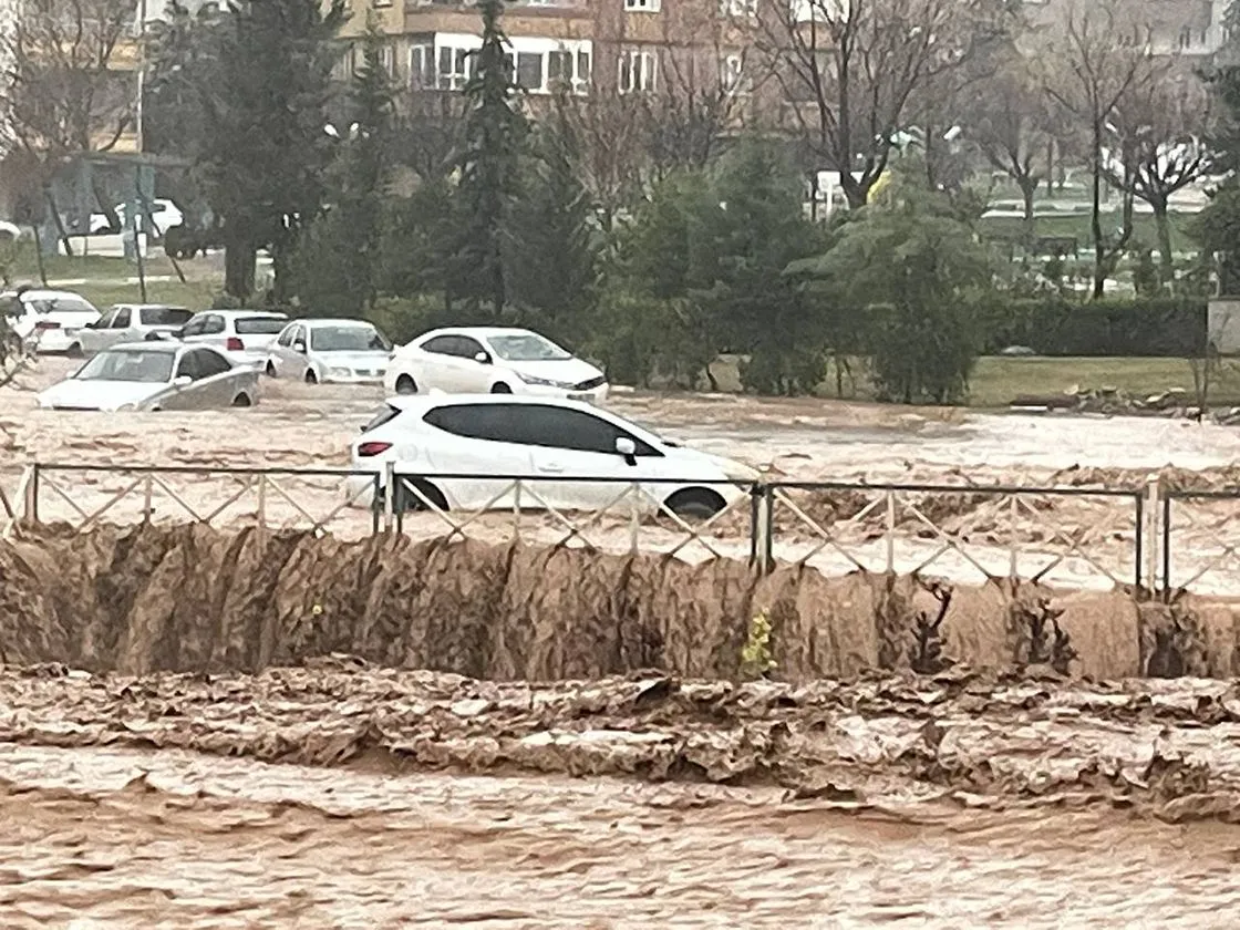 Fotoğraflarla sele teslim olan Şanlıurfa'da son durum
