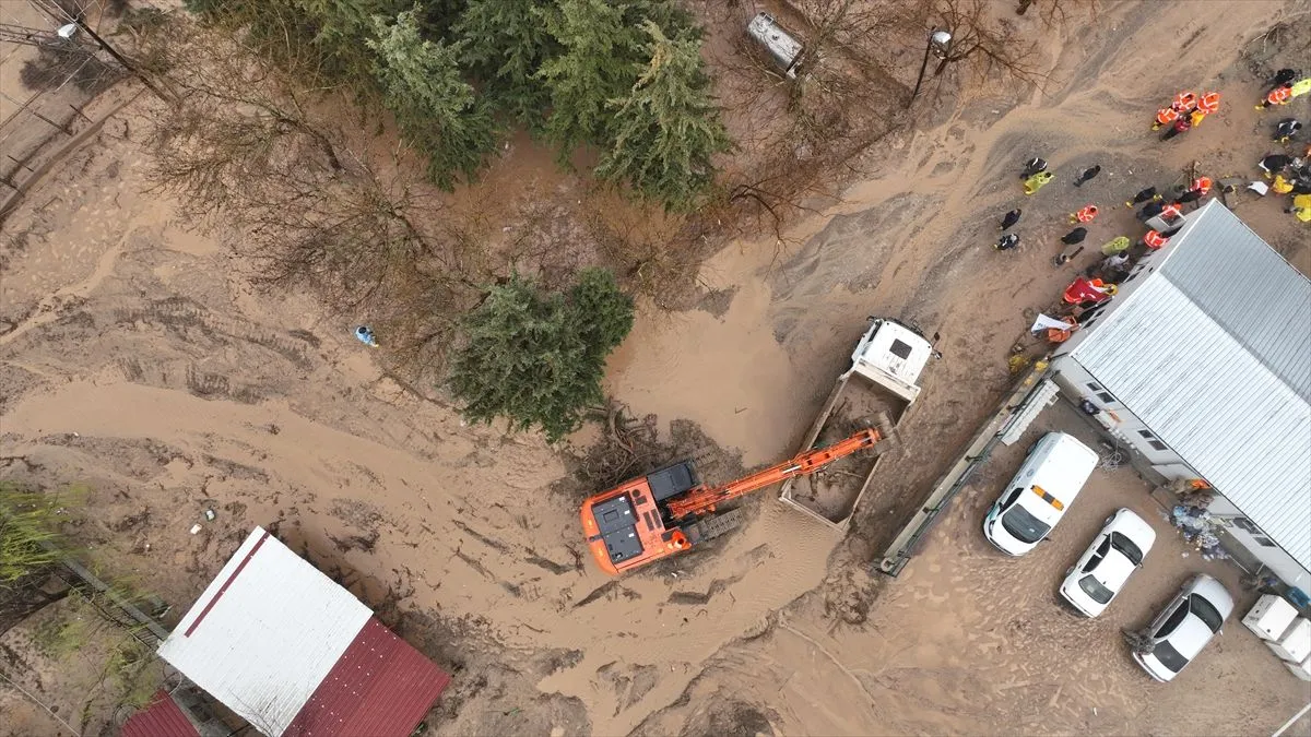 Adıyaman'da selde kaybolan 2 kişiyi arama çalışmaları sürüyor