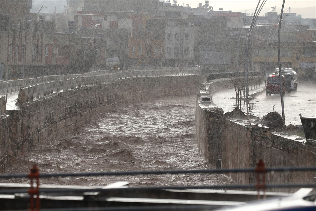 Sel felaketinin vurduğu Şanlıurfa'da sağanak bugün de etkili oluyor