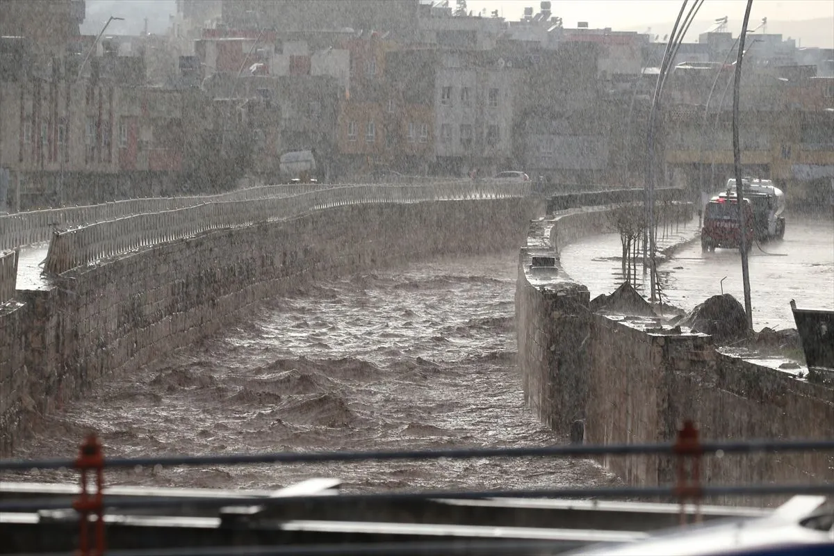 Sel felaketinin vurduğu Şanlıurfa'da sağanak bugün de etkili oluyor
