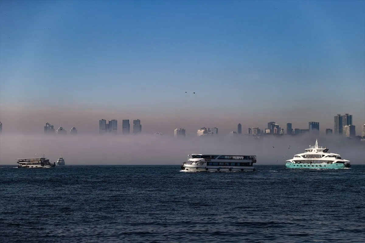 İstanbul Boğazı'nda sis etkili oldu