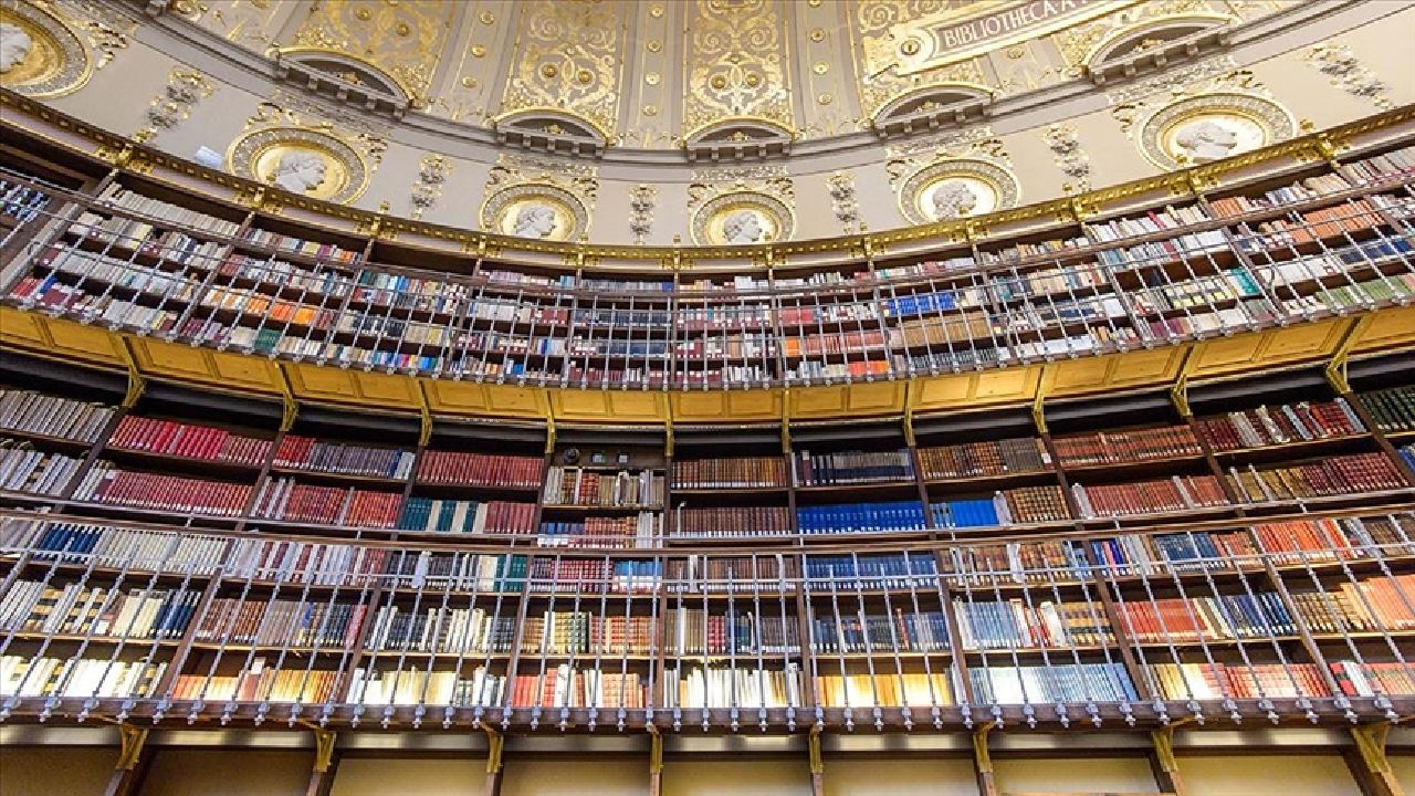 Fransa'nın 3 asırlık Milli Kütüphanesi 40 milyon esere ev sahibi