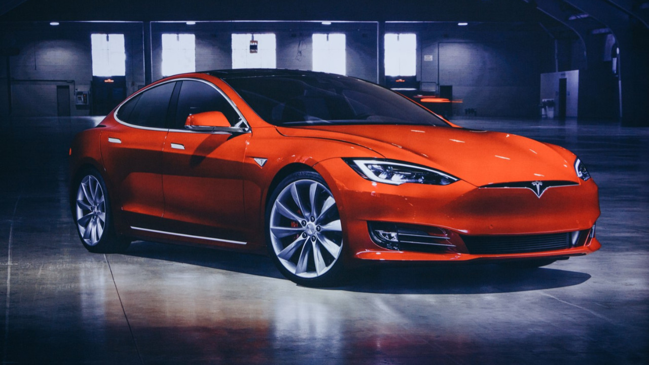 Tesla fiyatları indiriyor rekabet giderek kızışıyor