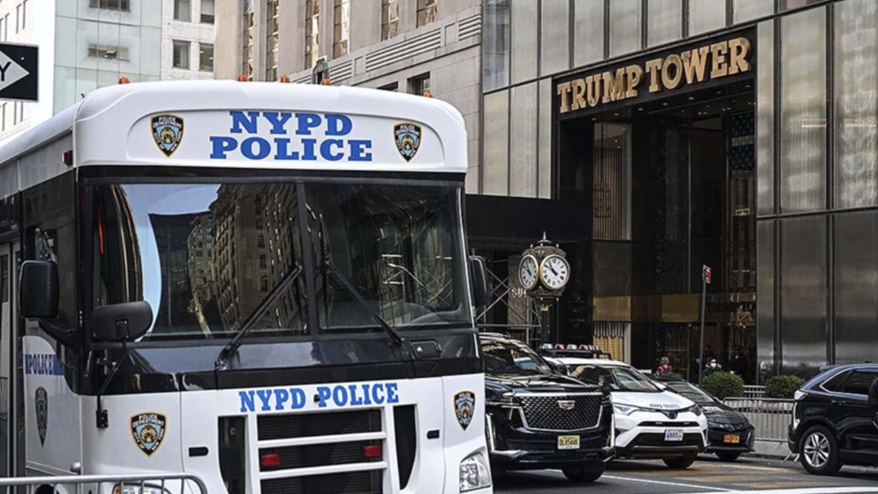 Trump'ın New York'taki rezidansı önünde güvenlik artırıldı