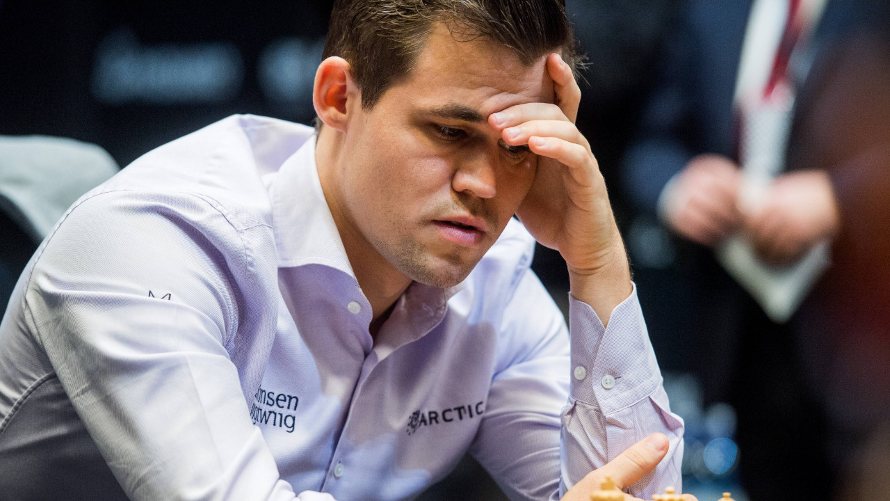 Satranç ustası Magnus Carlsen fare (mouse) hatasıyla elendi