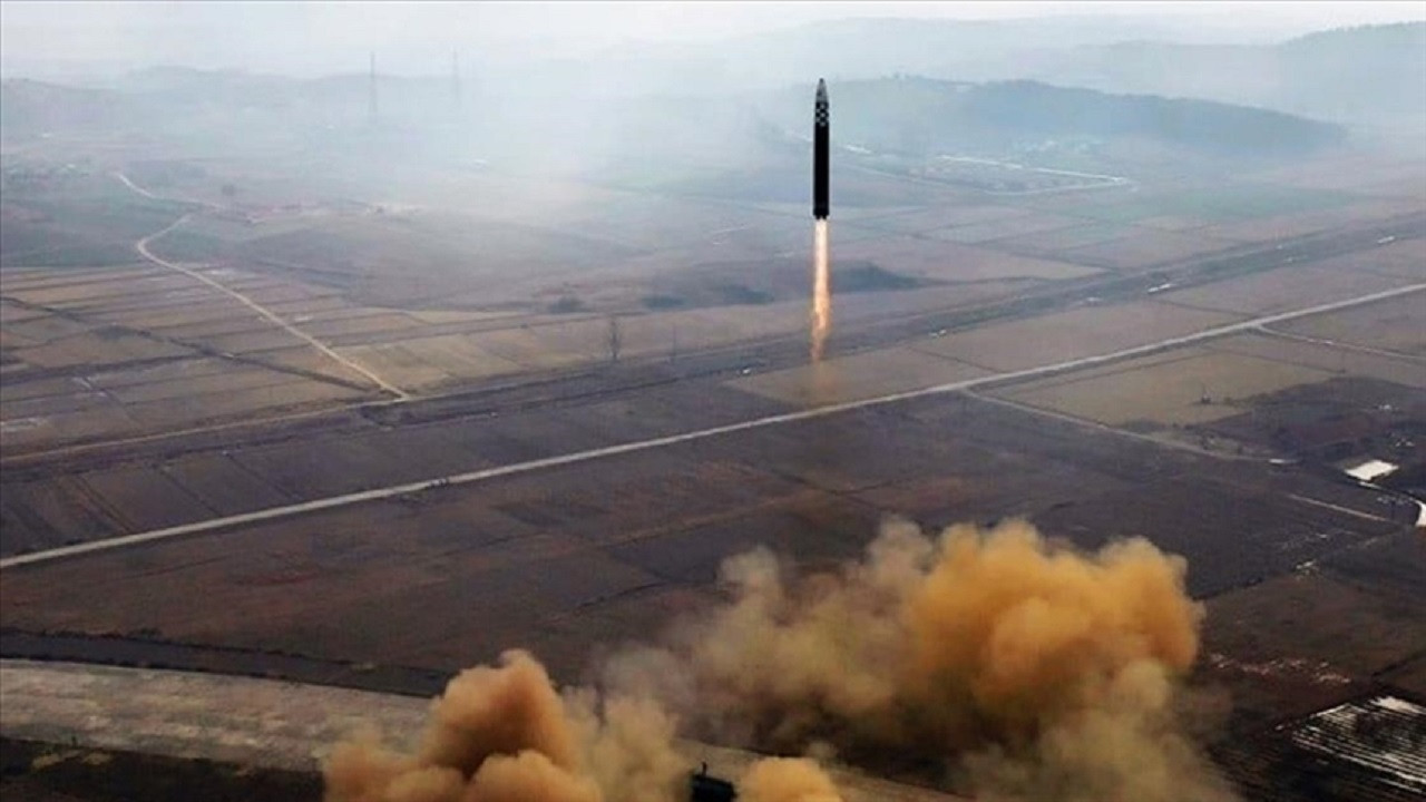 Kuzey Kore dünkü testinin yeni tip balistik füze olduğunu duyurdu