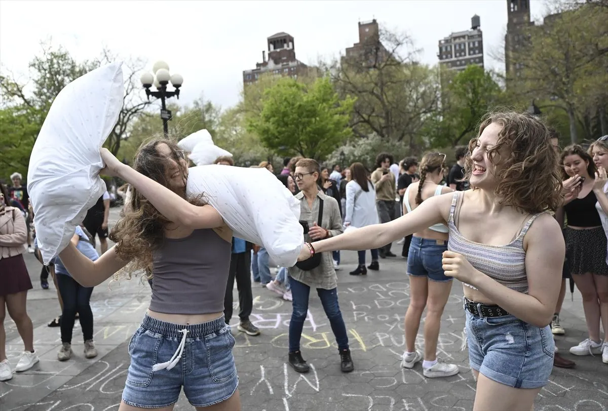 New York'da Uluslararası Yastık Savaşı Günü