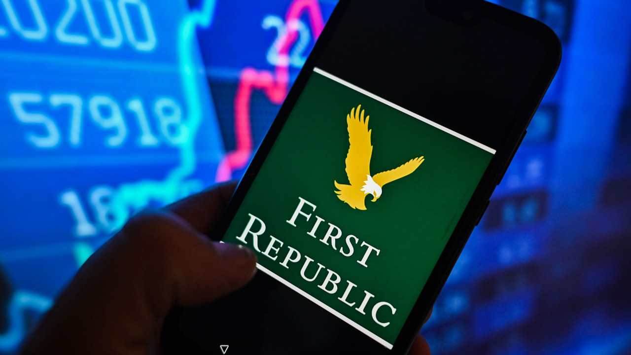 First Republic Bank'ın mevduatları ilk çeyrekte yüzde 41 azaldı