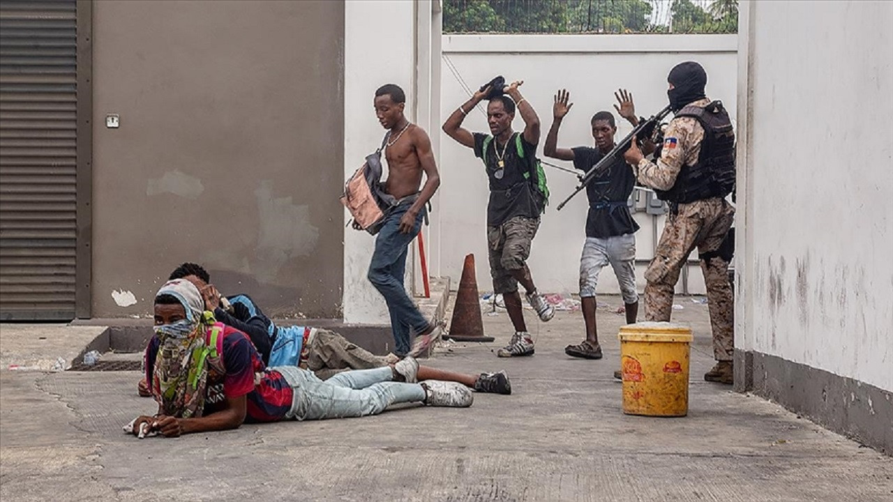 Haiti karıştı, Avrupa Birliği personelini ülkeden çıkardı