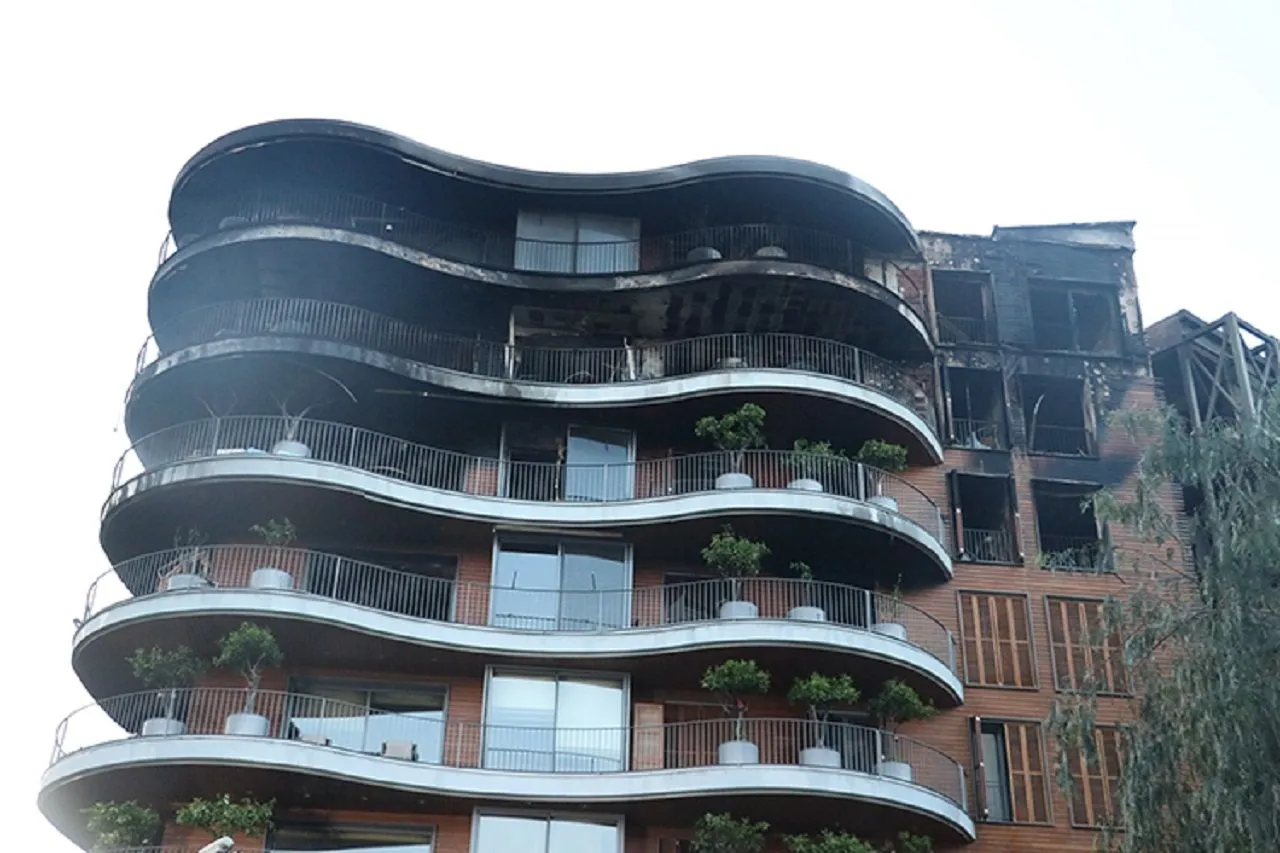 İzmir’deki Folkart Sitesi küle döndü