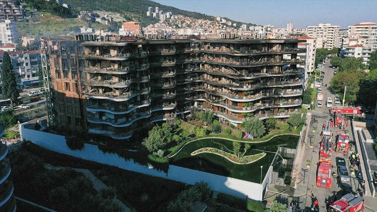 İzmir’deki Folkart Sitesi küle döndü