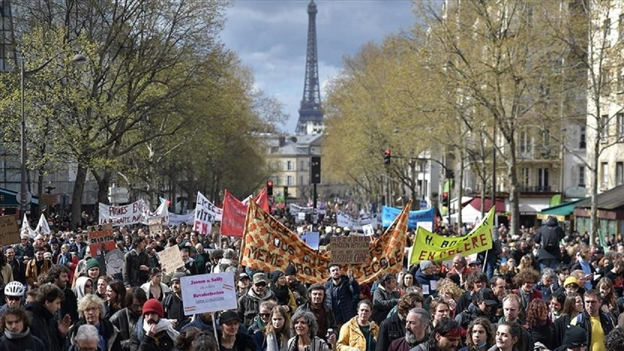 Paris'te emeklilik reformu karşıtı gösterilerin belediyeye maliyeti 1,6 milyon euro