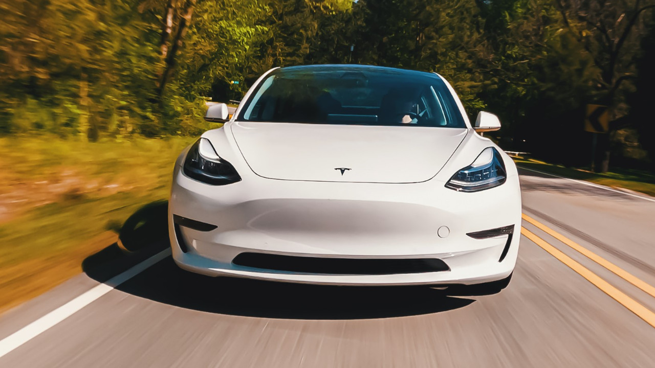 Tesla araç fiyatlarında yeniden indirime gidiyor