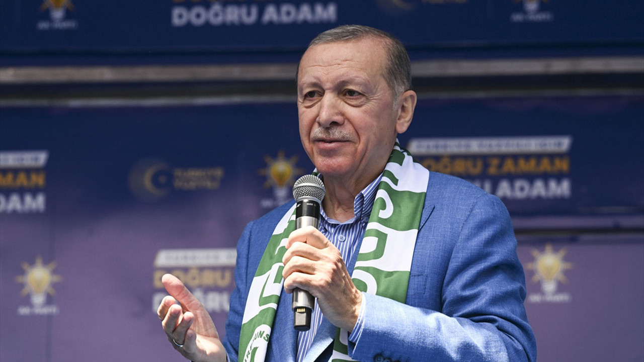 Erdoğan Duyanlara Duymayanlara şarkısını söyledi