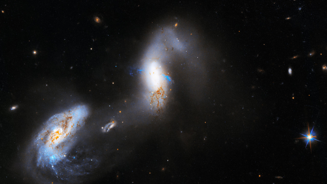 Hubble Uzay Teleskobu olağanüstü parlak galaksiler görüntüledi