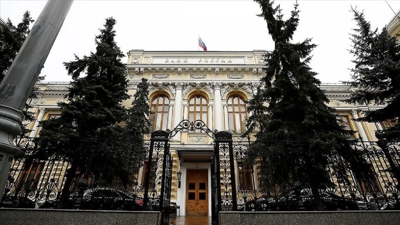 AB, Rusya Merkez Bankası'nın 200 milyar euro'dan fazla varlığını dondurdu