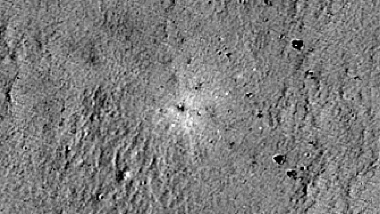 NASA, Japon uzay aracının Ay yüzeyindeki enkazını görüntüledi