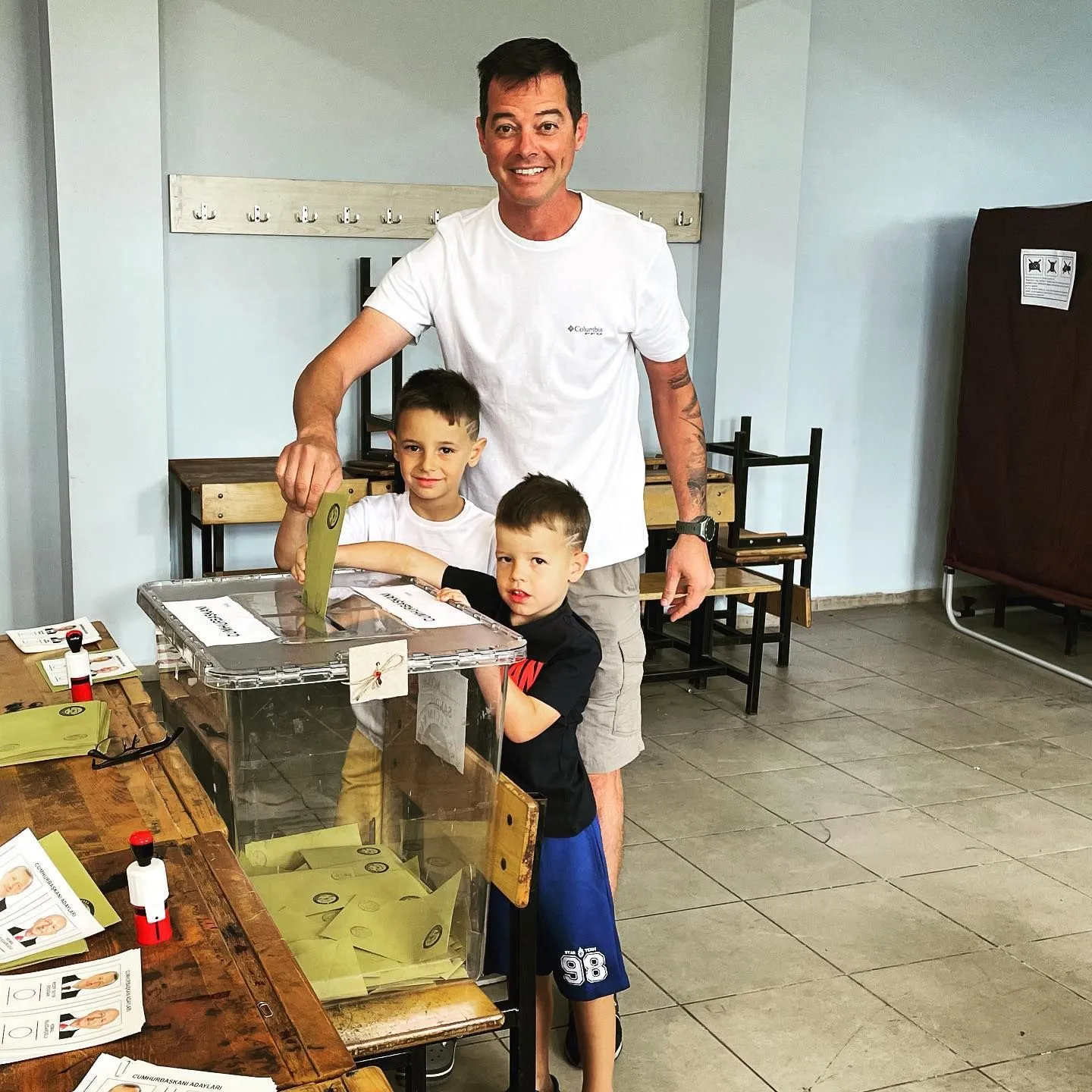 Sosyal medyadan paylaştılar: Ünlüler sandık başında