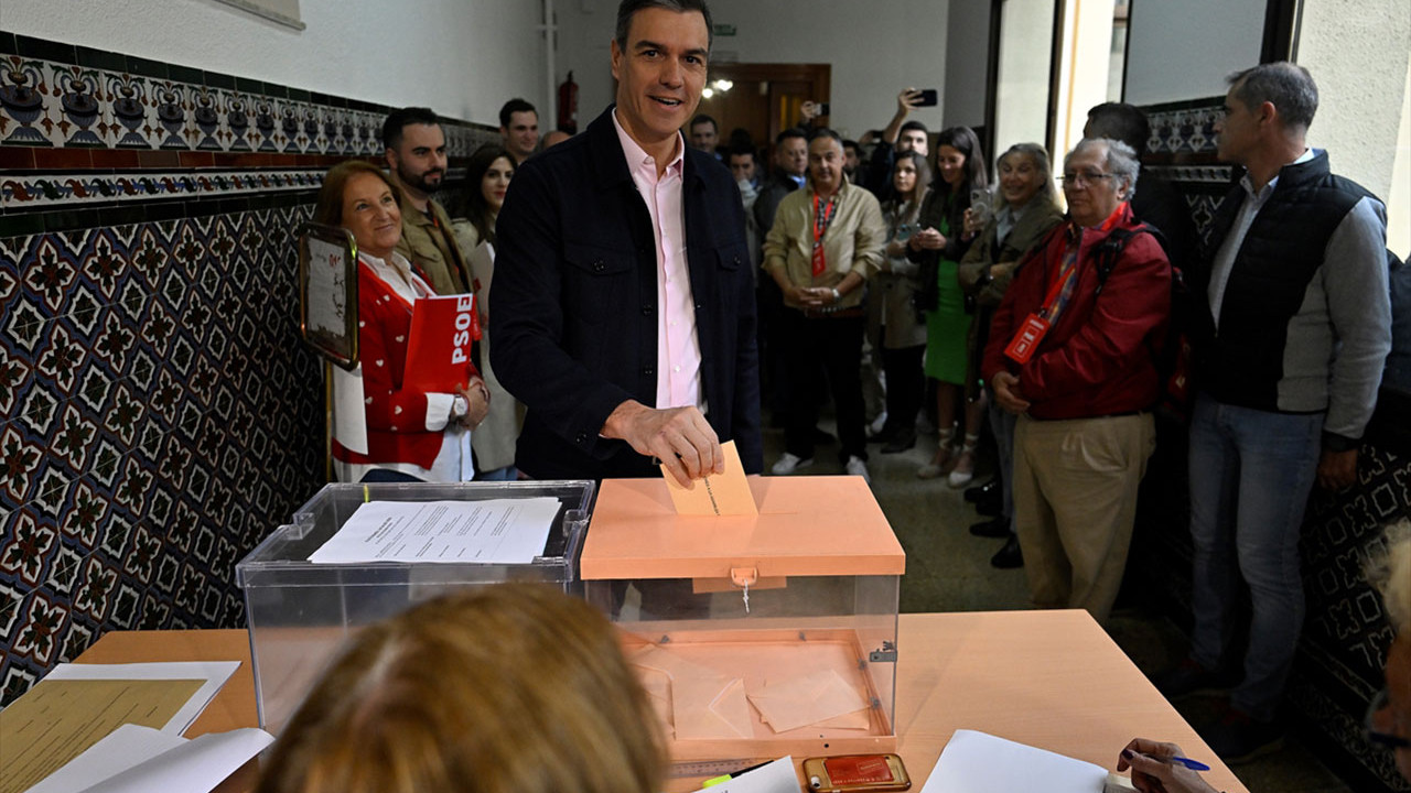 İspanya yerel seçimler için sandık başına gitti