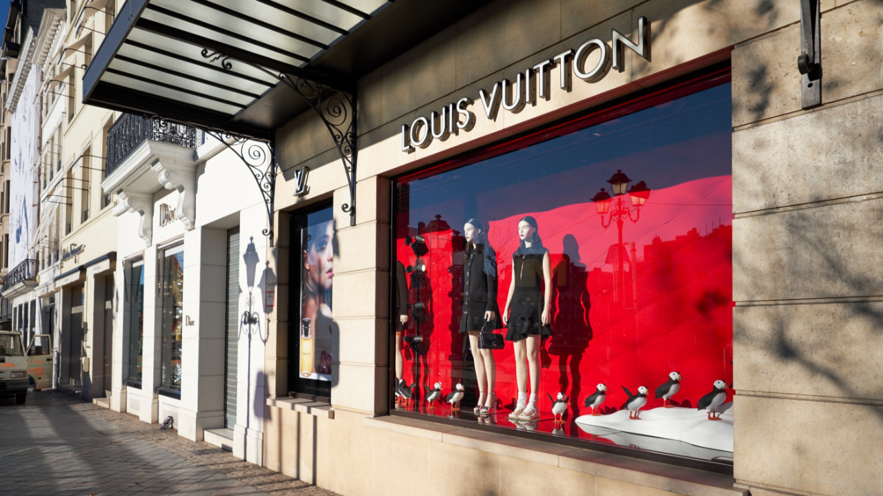 Immobiliare, Lvmh fa bingo a Parigi: Arnault acquista lo store Louis  Vuitton 