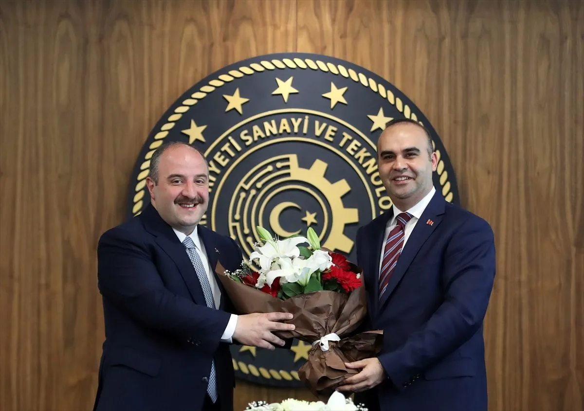 Yeni bakanlar törenle görevleri devraldı