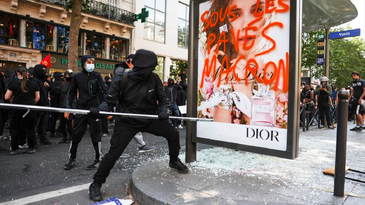 Fransa'da emeklilik reformuna karşı ülke genelinde protesto: 14 gözaltı
