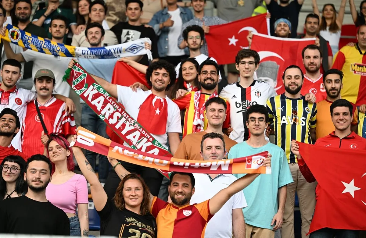 Letonya-Türkiye maçından renkli görüntüler