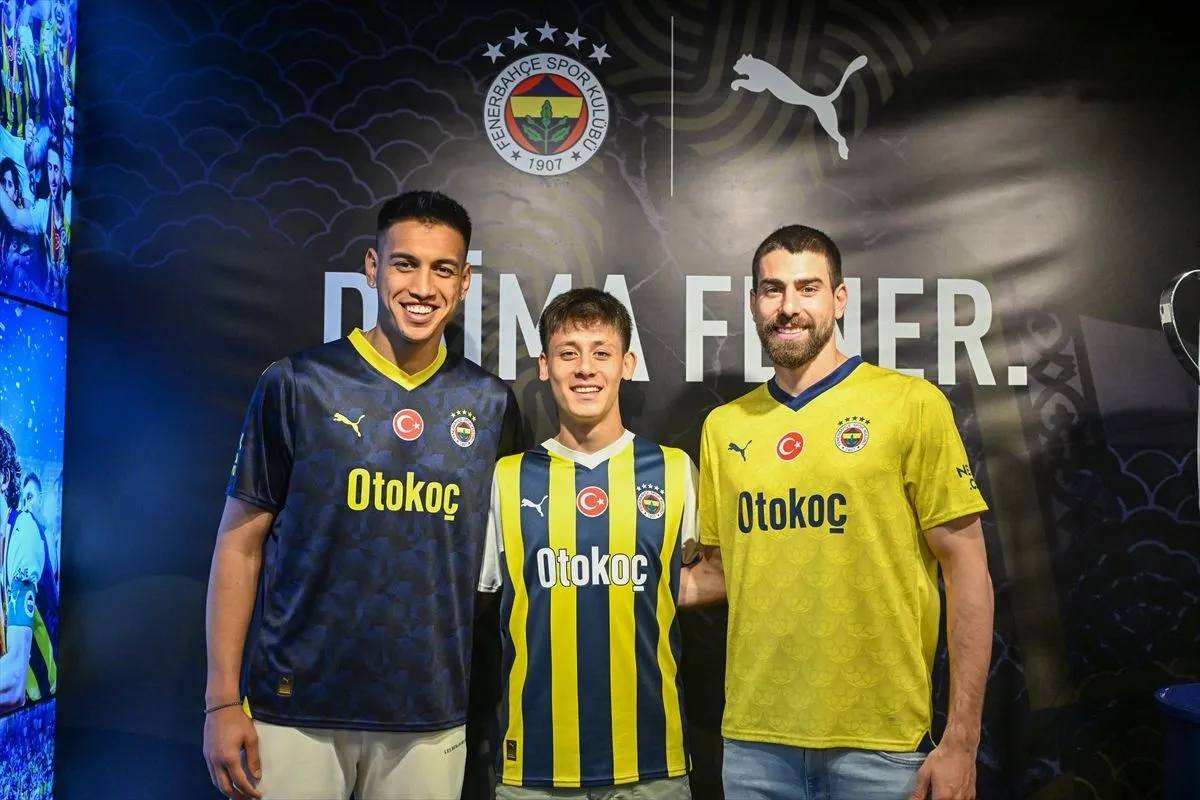 Fenerbahçe'nin yeni sezon formaları tanıtıldı