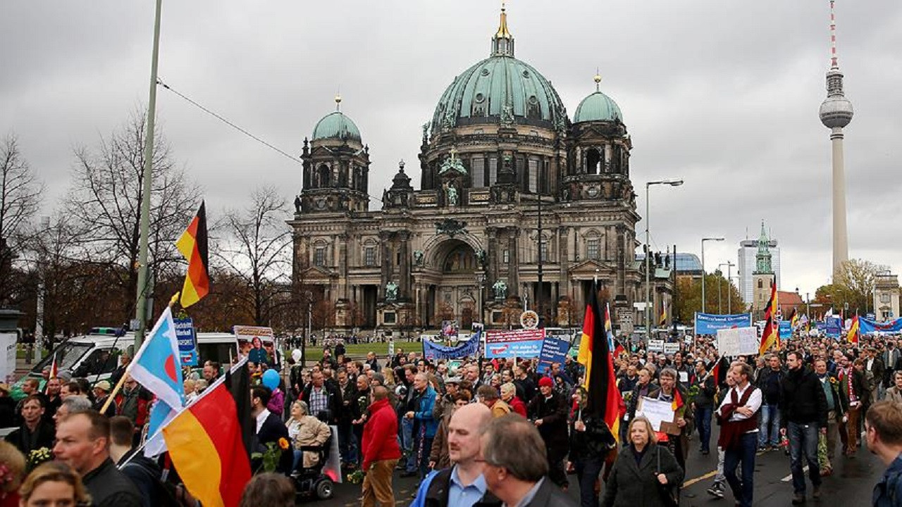 Almanya'da ilk kez aşırı sağcı AfD partisi kaymakamlık seçimini kazandı