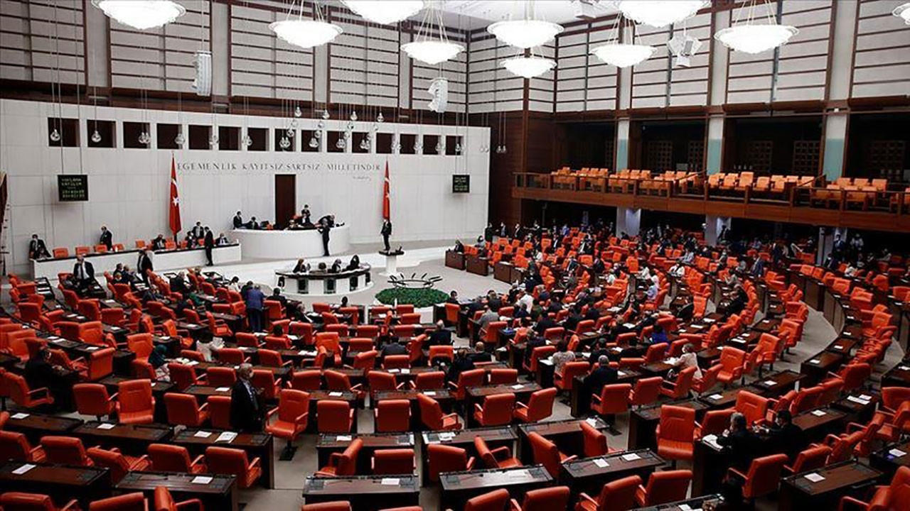 Türkiye’de her 10 kişiden 7’si kadın politikacılara ön yargılı