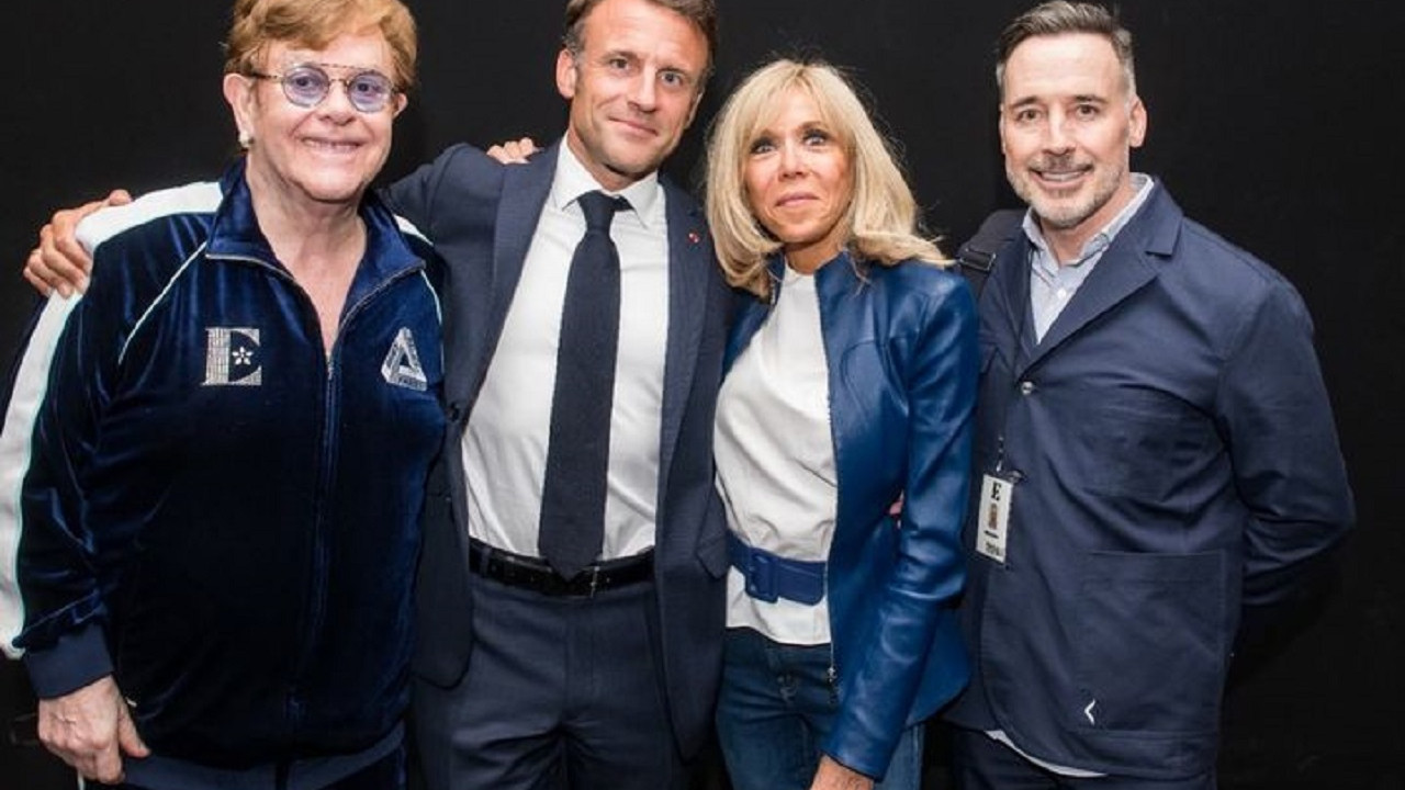 Fransa'da protestolar patlak verirken Emmanuel Macron, Elton John konserine gitti