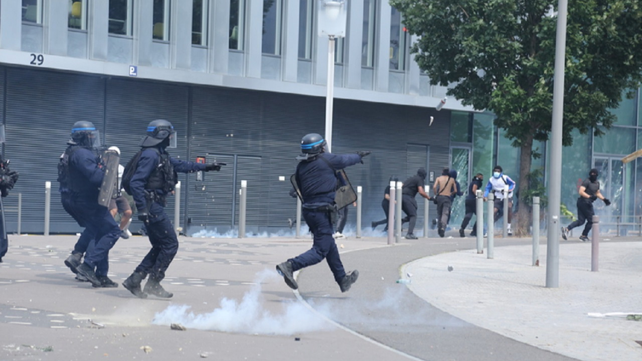 Fransa'da sokaklar savaş alanına döndü: Sokağa çıkma yasağı getirilen şehir sayısı 4'e çıktı