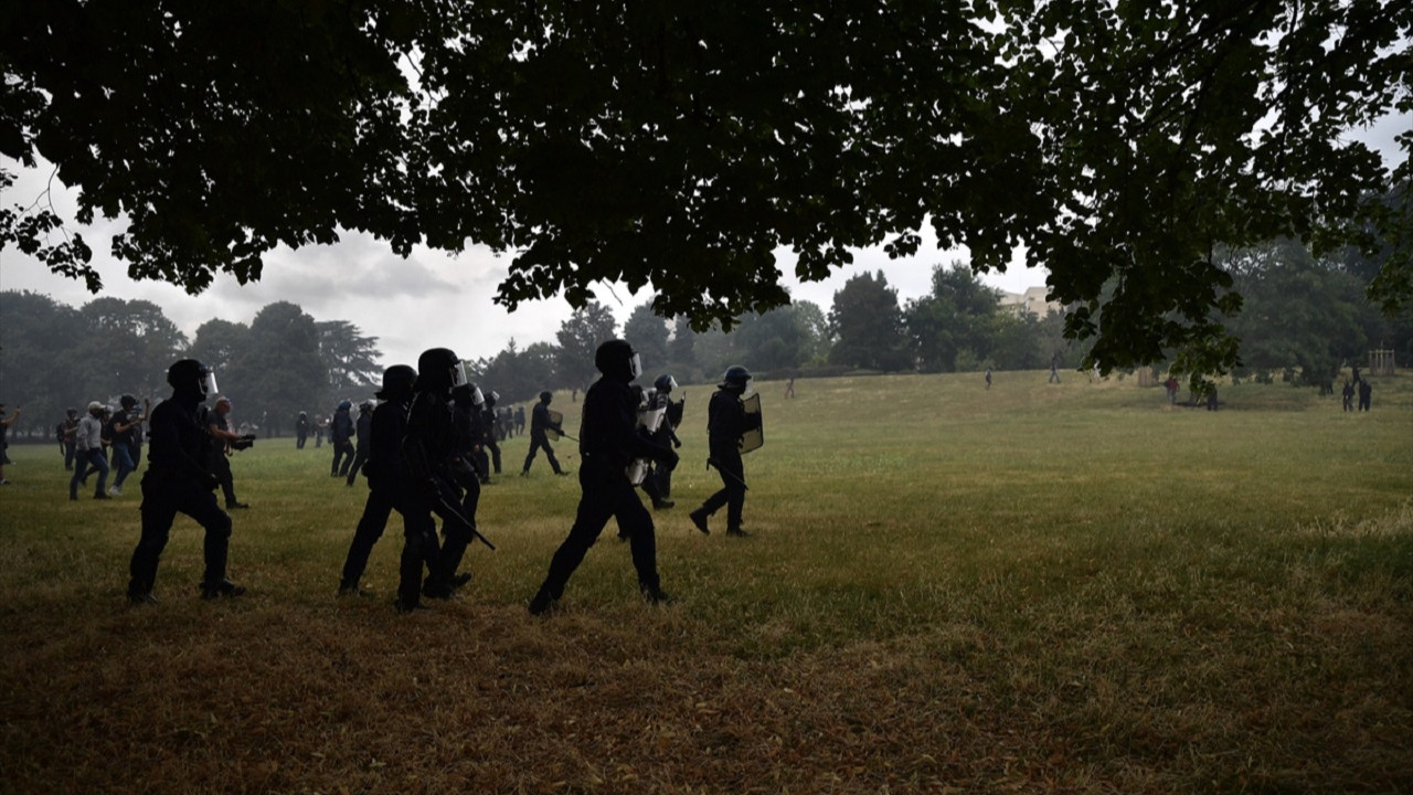 The Guardian: Fransa'daki ayaklanma ırkçı polis şiddetini görmezden gelmenin bedeli