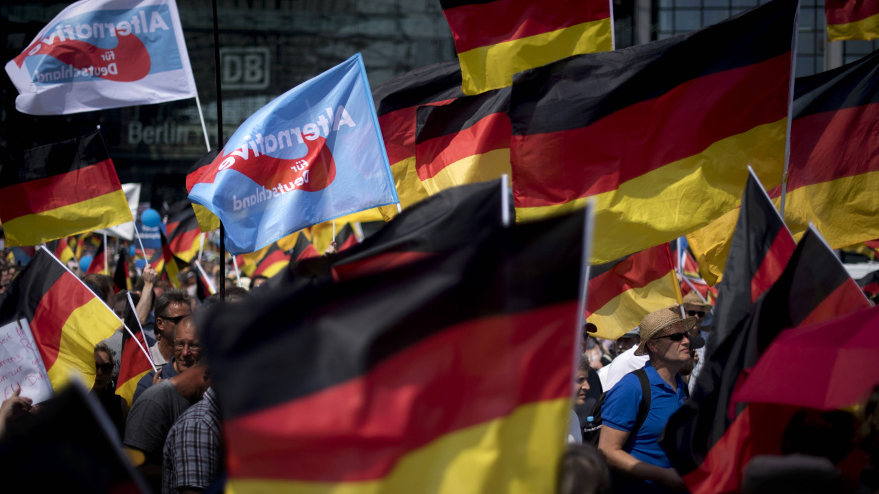 Almanya'da aşırı sağ yükselişte: İlk kez Alternatif Partili bir siyasetçi belediye başkanı seçildi
