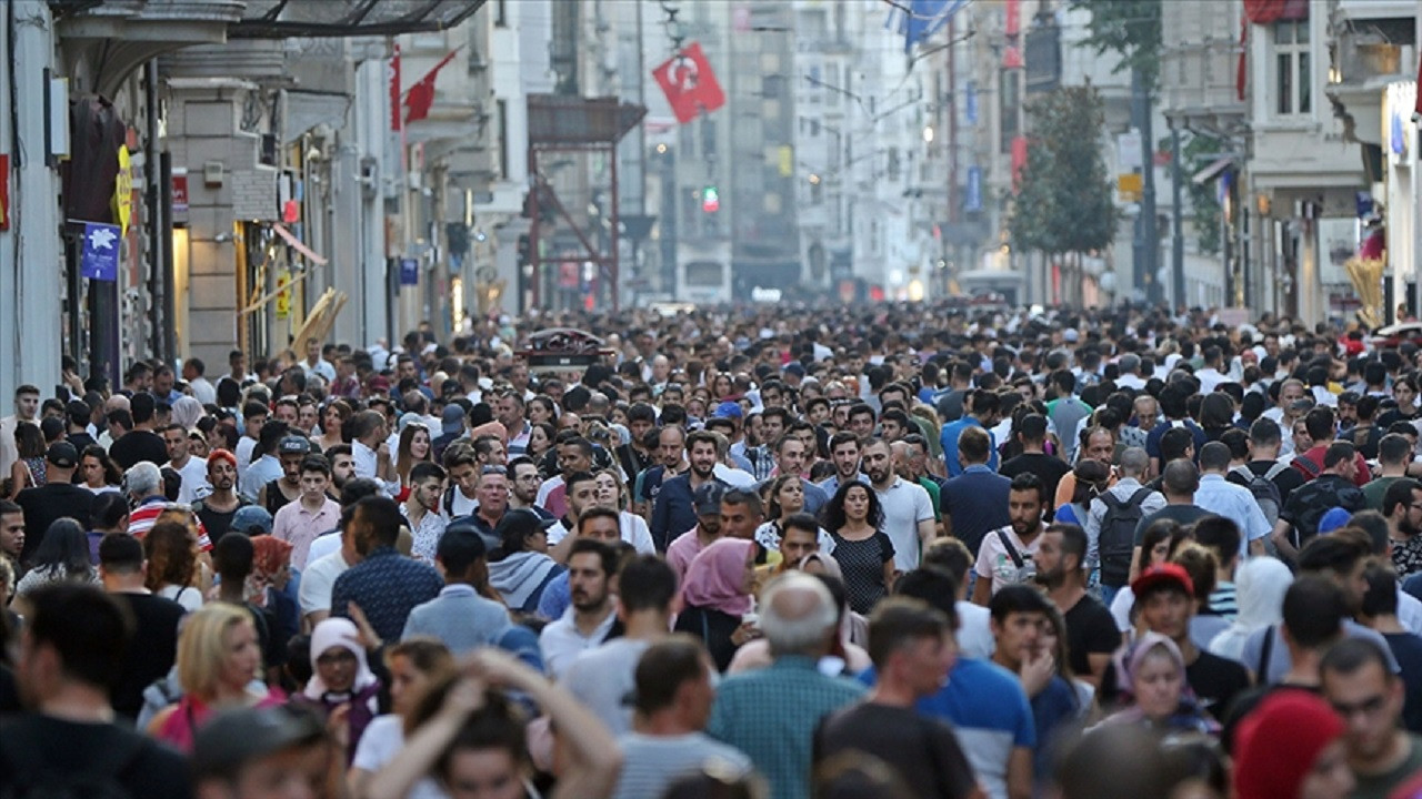 Dünya nüfusu 8 milyara ulaştı, 85 milyonluk Türkiye 18. sırada