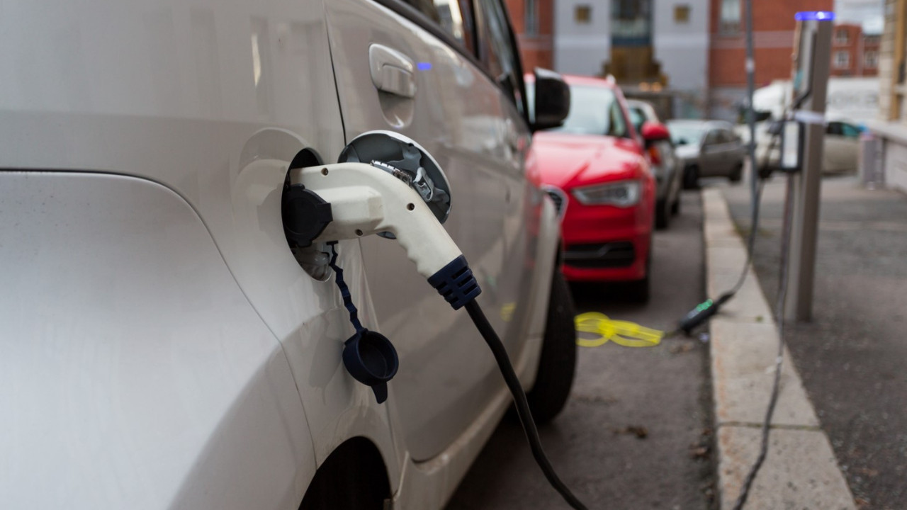 Elektrikli araç kullanımında dünya lideri olan Norveç fosil yakıttan tamamen kurtulamıyor