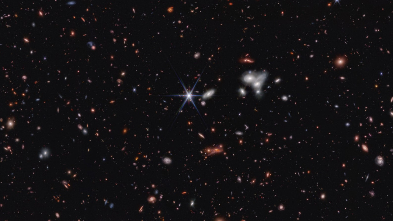 James Webb teleskobu en uzak süper kütleli kara deliği yakaladı